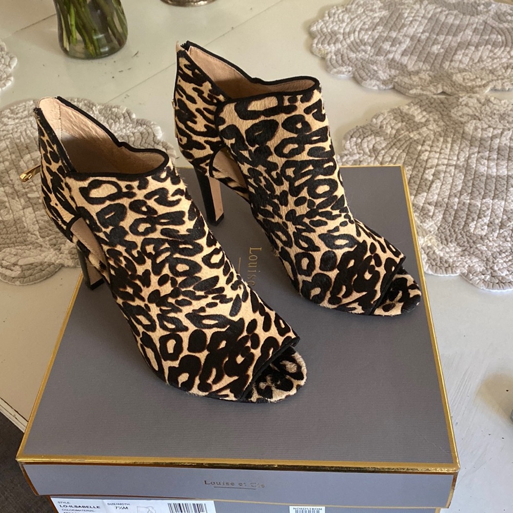 Leopard print opened toe 3.5” heels.